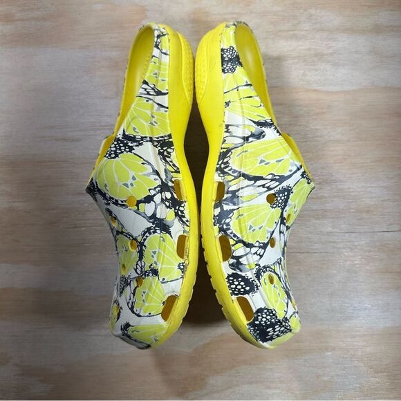 Crocs Vera Bradley Yellow and Black Butterfly Clogs Women’s Size 9 - Picture 4 of 8